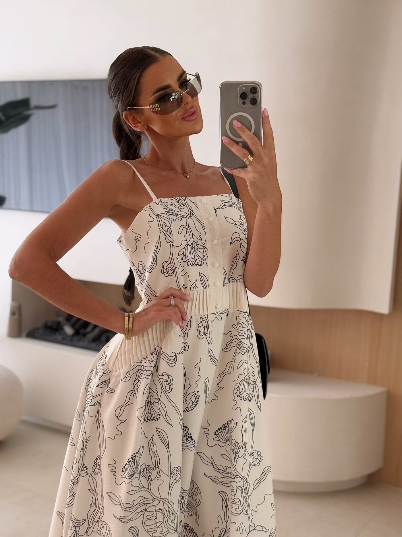 Claudie | Tyylikäs Midimekko